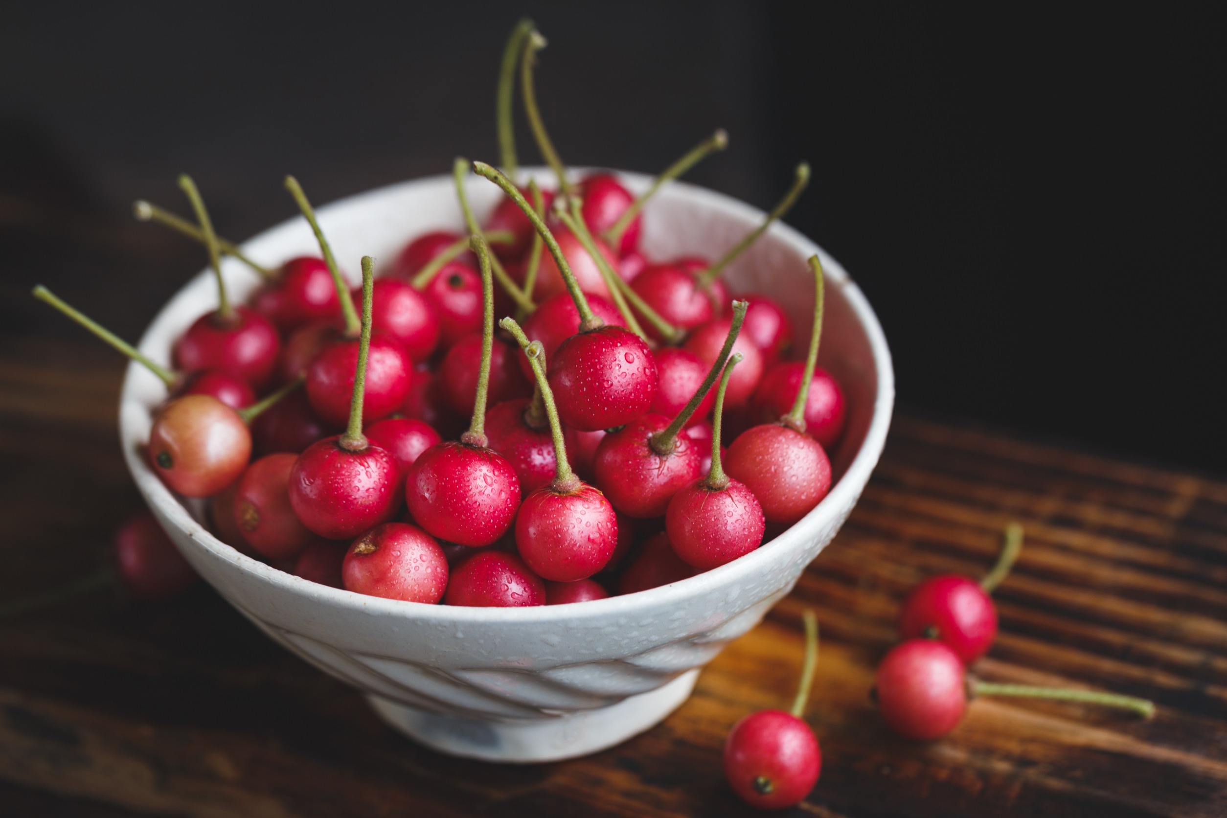 cherry-on-table-against-gout
